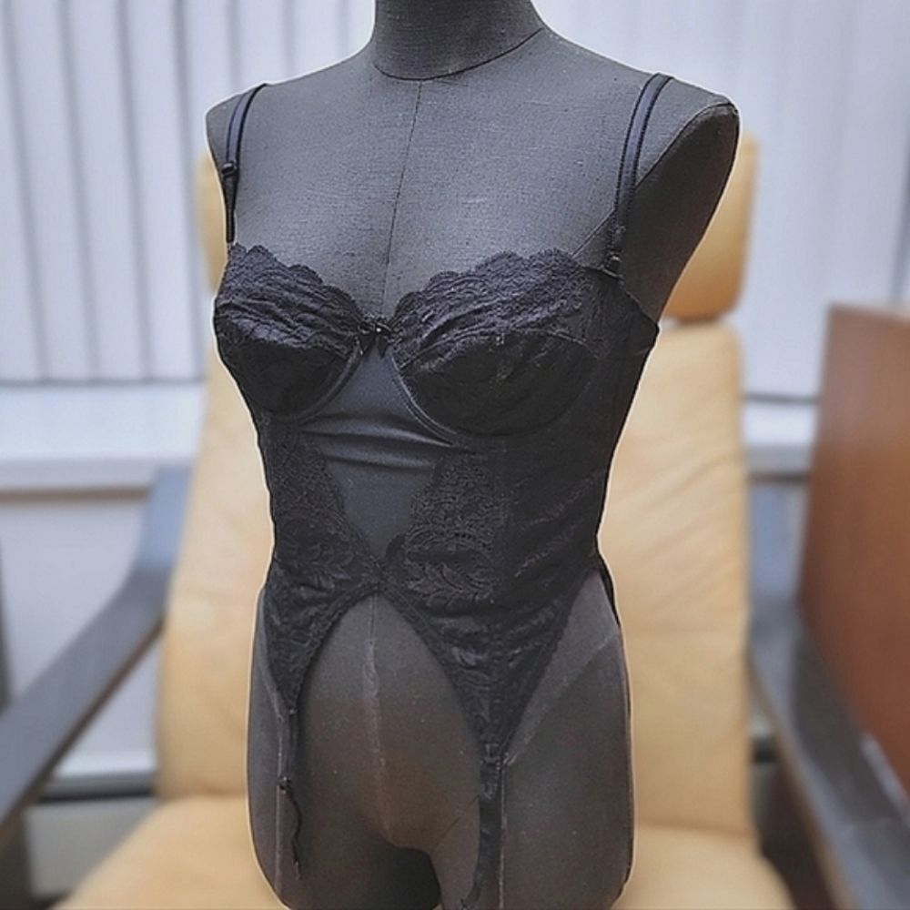 Vtg sheer black lace underwire corset garter merrywidow